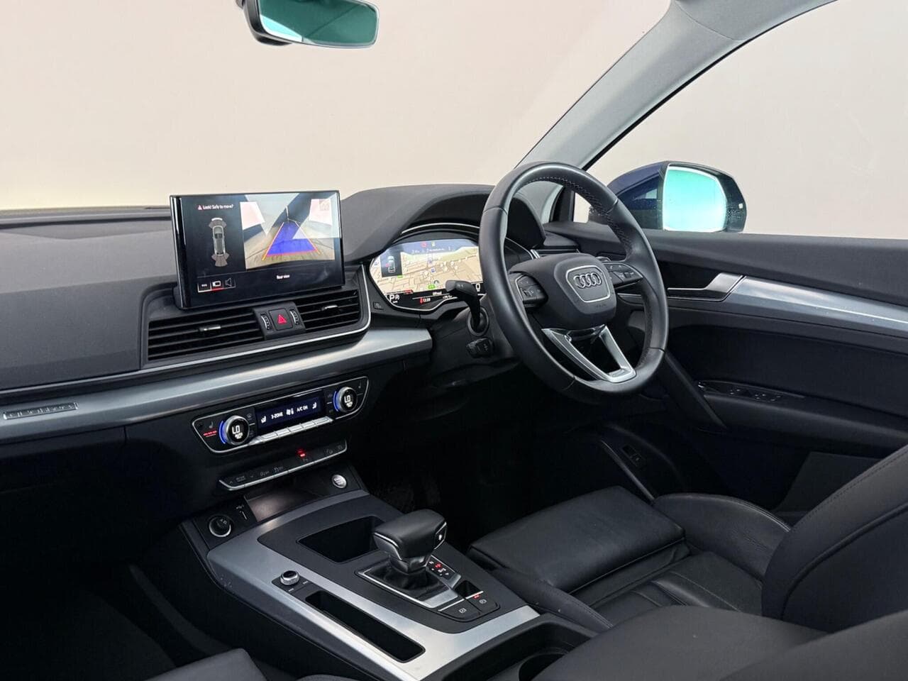 Audi Q5 thumbnail Interior Front