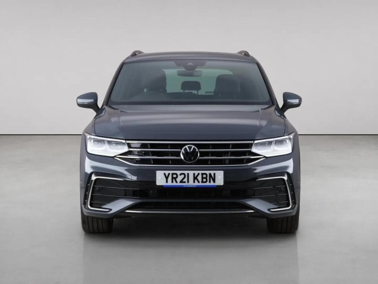 Volkswagen Tiguan thumbnail Front