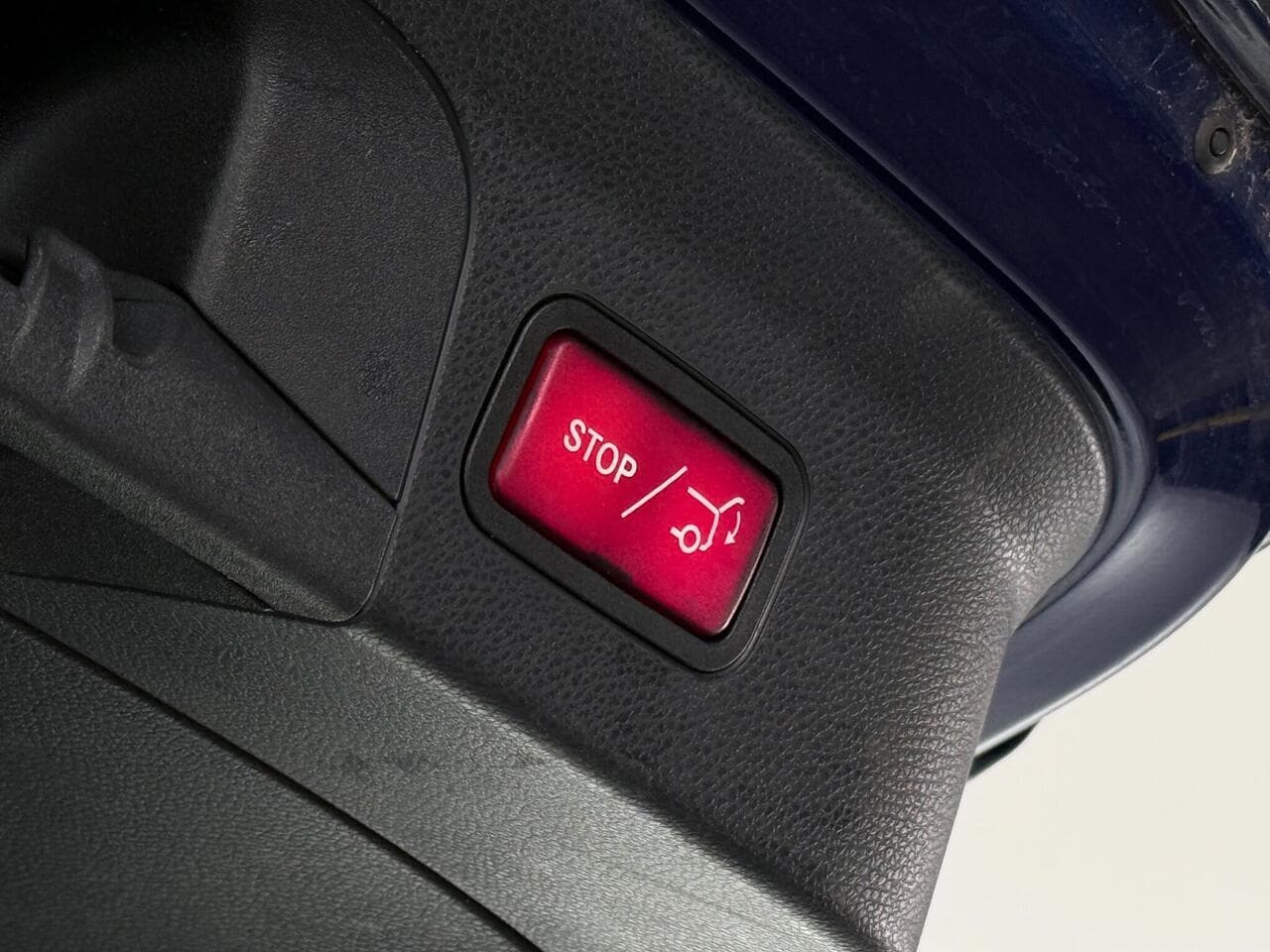 Mercedes-Benz GLC thumbnail Misc Controls