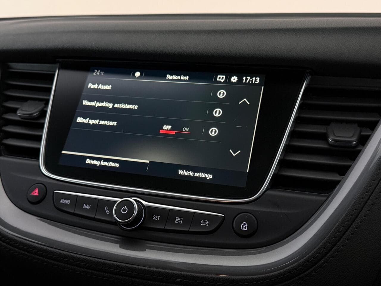 Vauxhall Grandland X thumbnail Infotainment System
