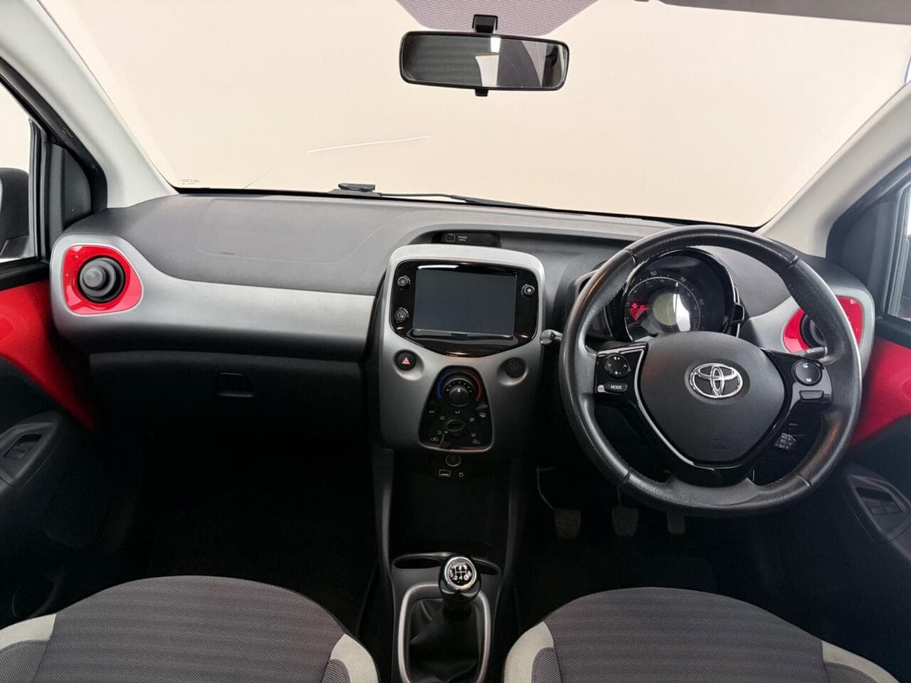 Toyota AYGO thumbnail Interior Front