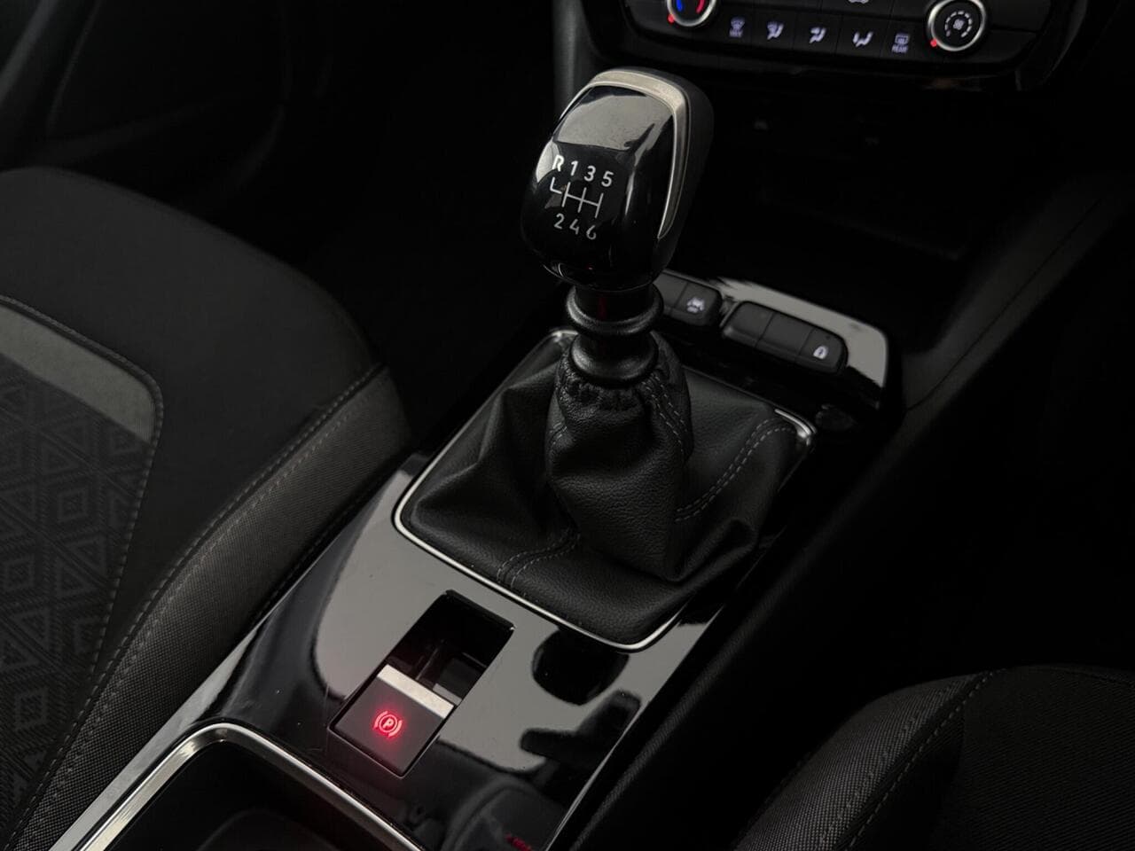 Vauxhall Mokka thumbnail Interior Front
