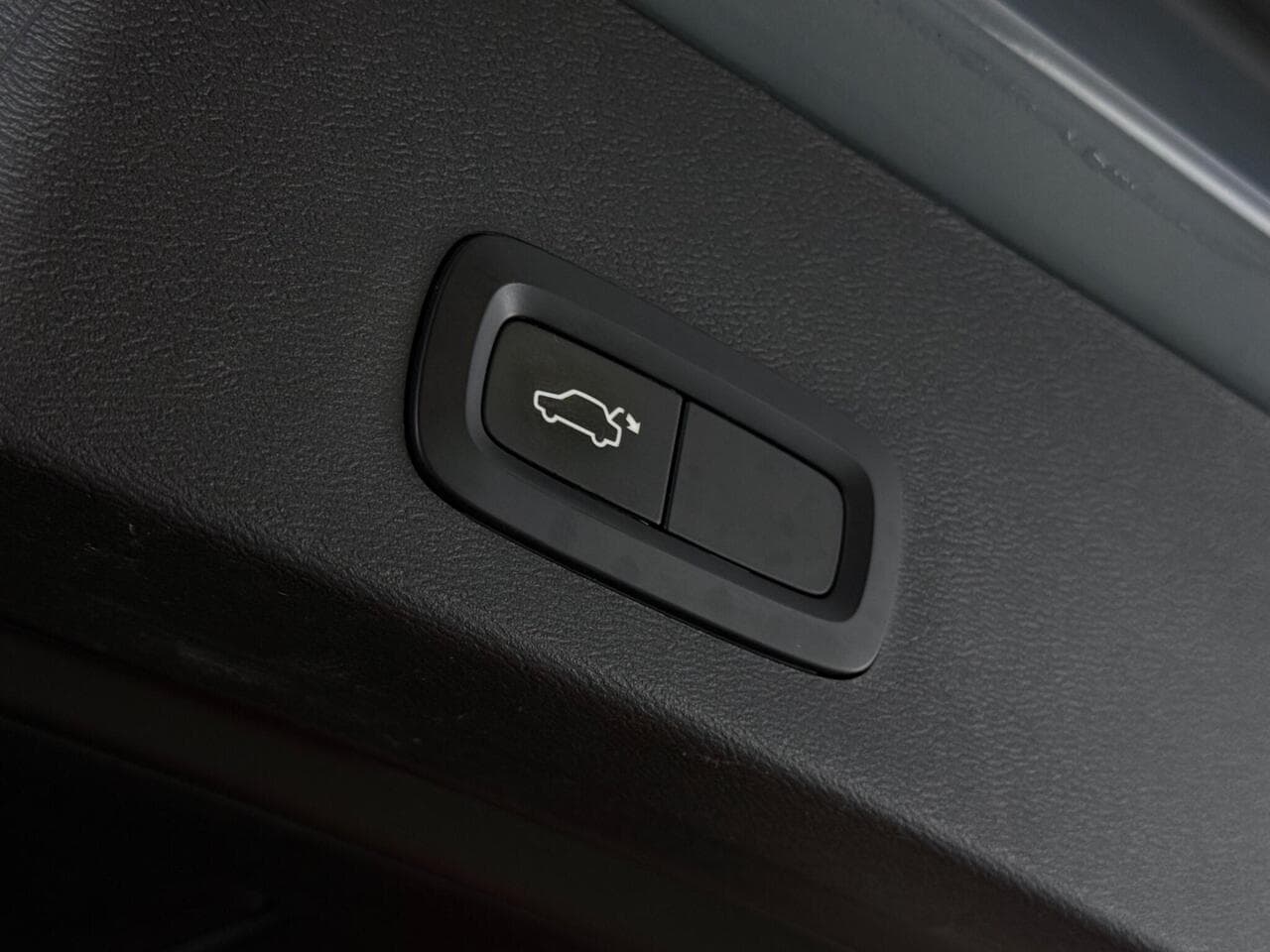 Volvo XC40 thumbnail Misc Controls