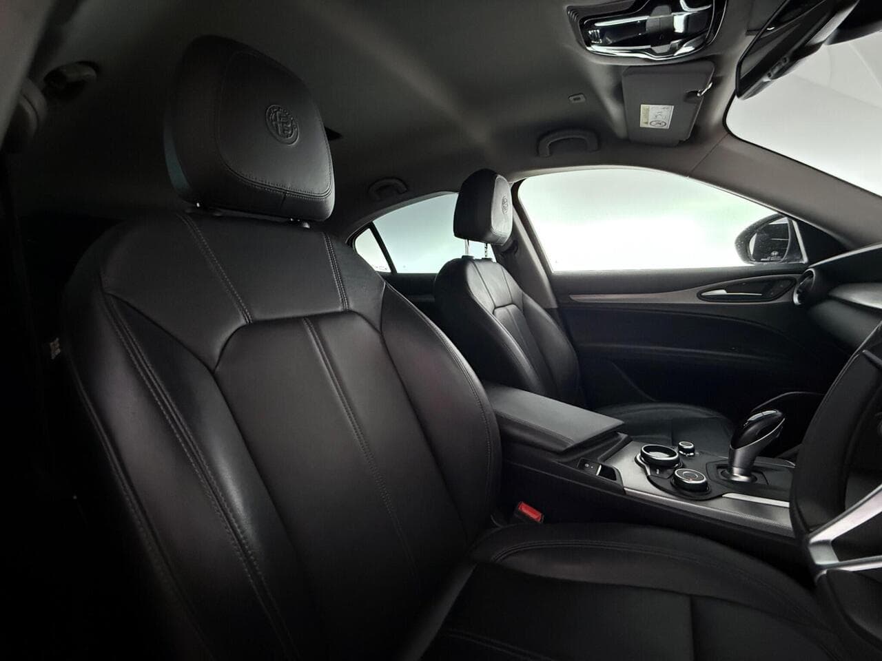 Alfa Romeo Stelvio thumbnail Seat Driver