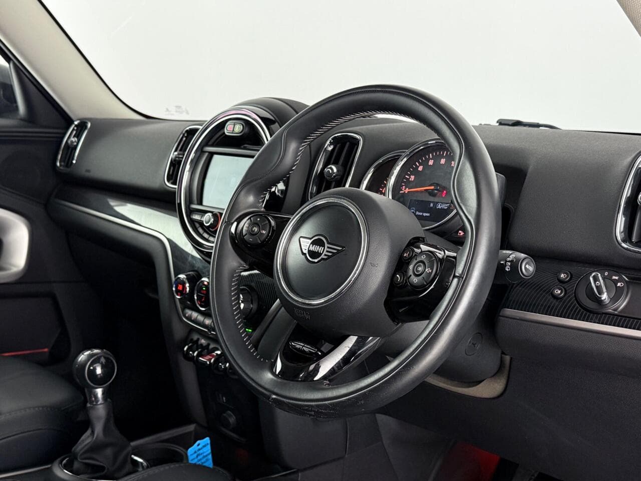 MINI Countryman thumbnail Interior Front