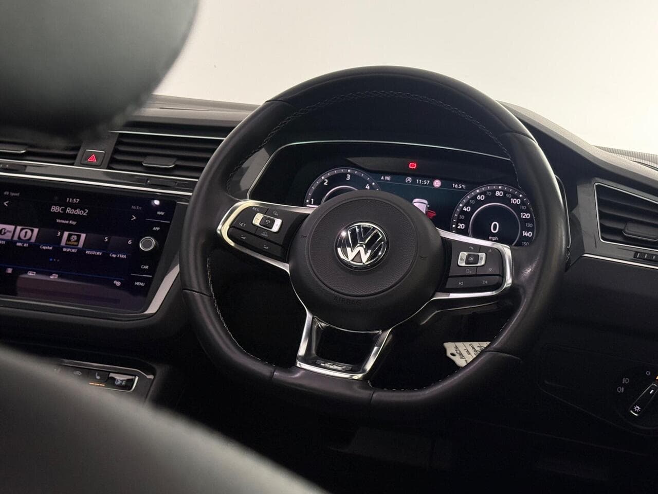Volkswagen Tiguan thumbnail Steering Wheel