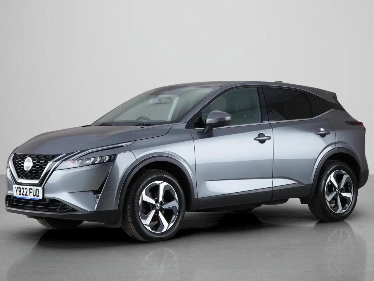 Nissan Qashqai thumbnail Front Left