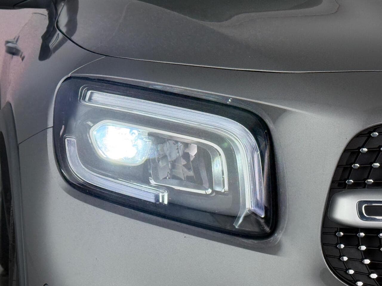 Mercedes-Benz GLB thumbnail Lights Front