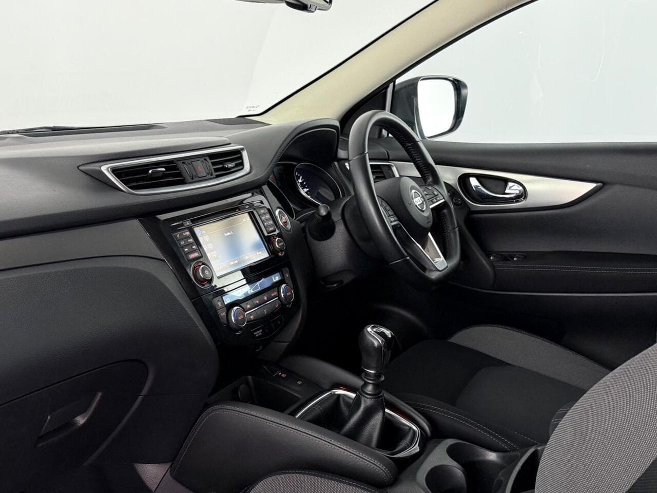 Nissan Qashqai thumbnail Interior Front