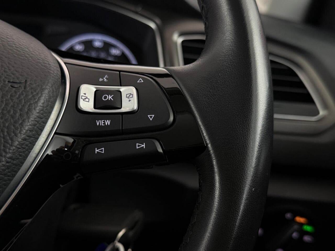 Volkswagen T-Roc thumbnail Misc Controls