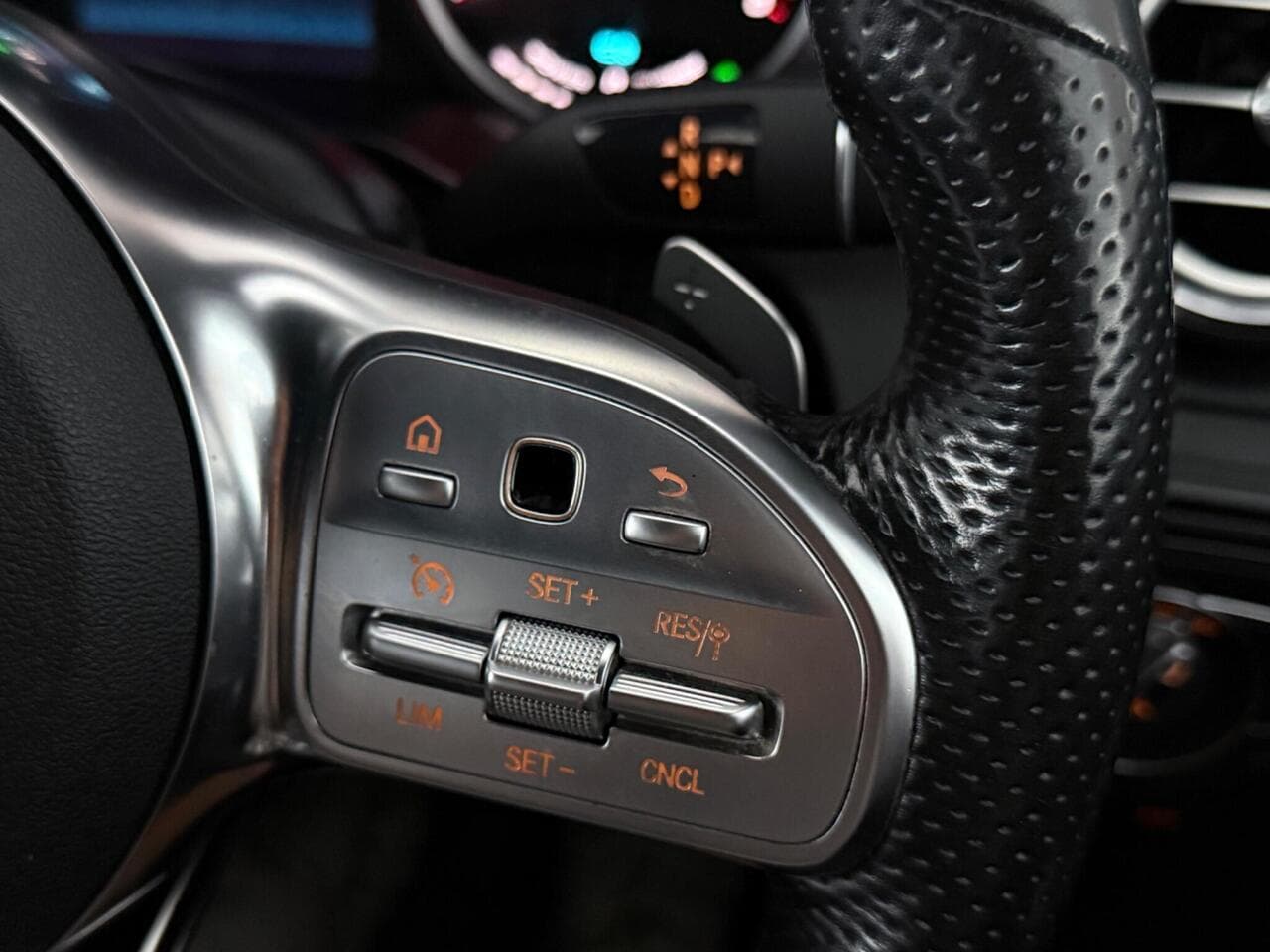 Mercedes-Benz GLC thumbnail Misc Controls