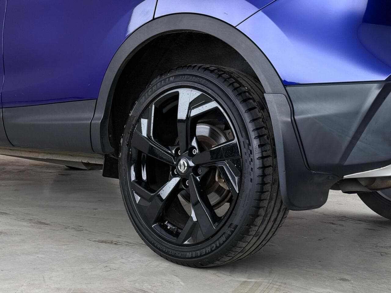 Nissan Qashqai thumbnail Wheel