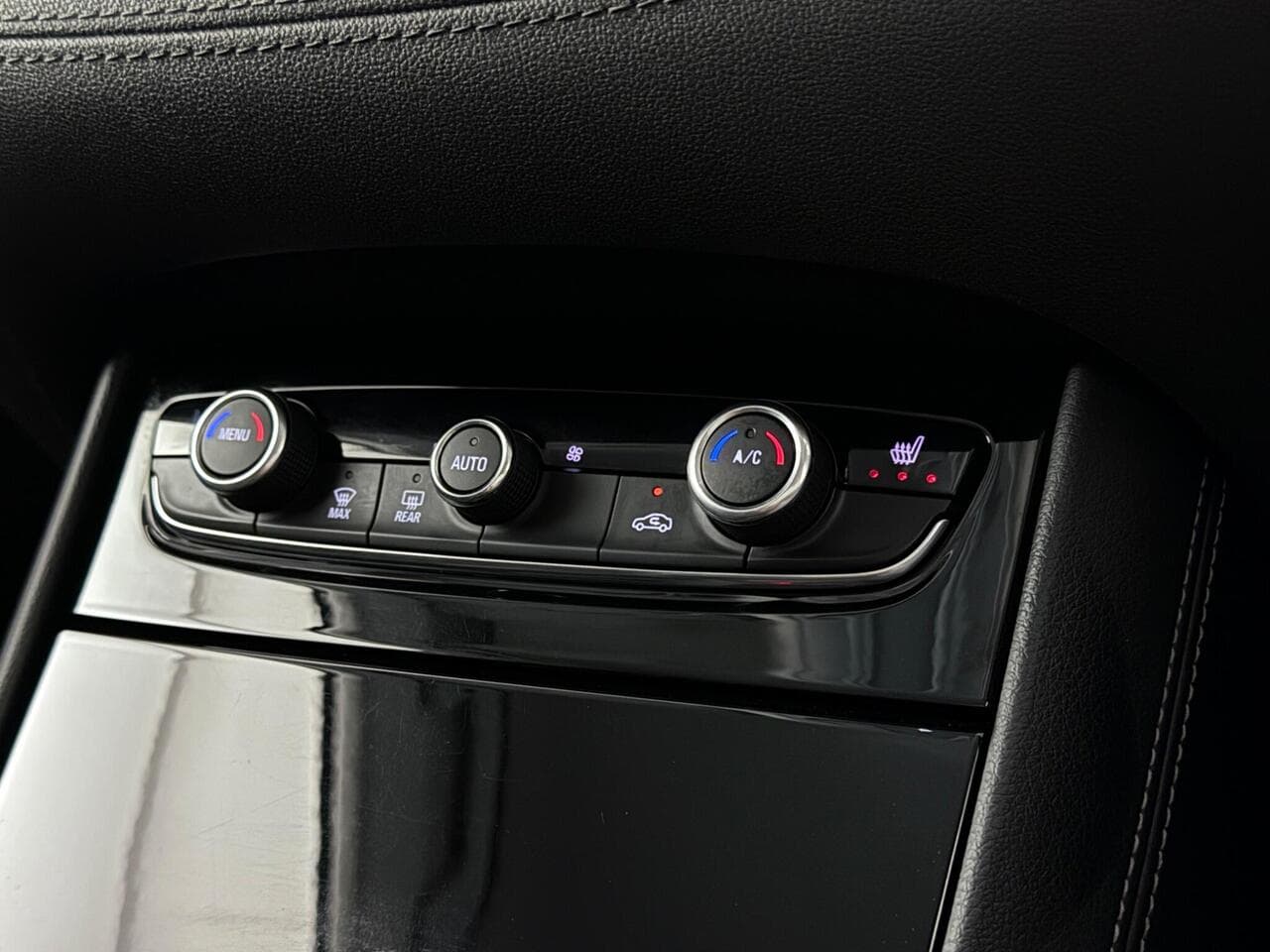 Vauxhall Grandland X thumbnail Misc Controls