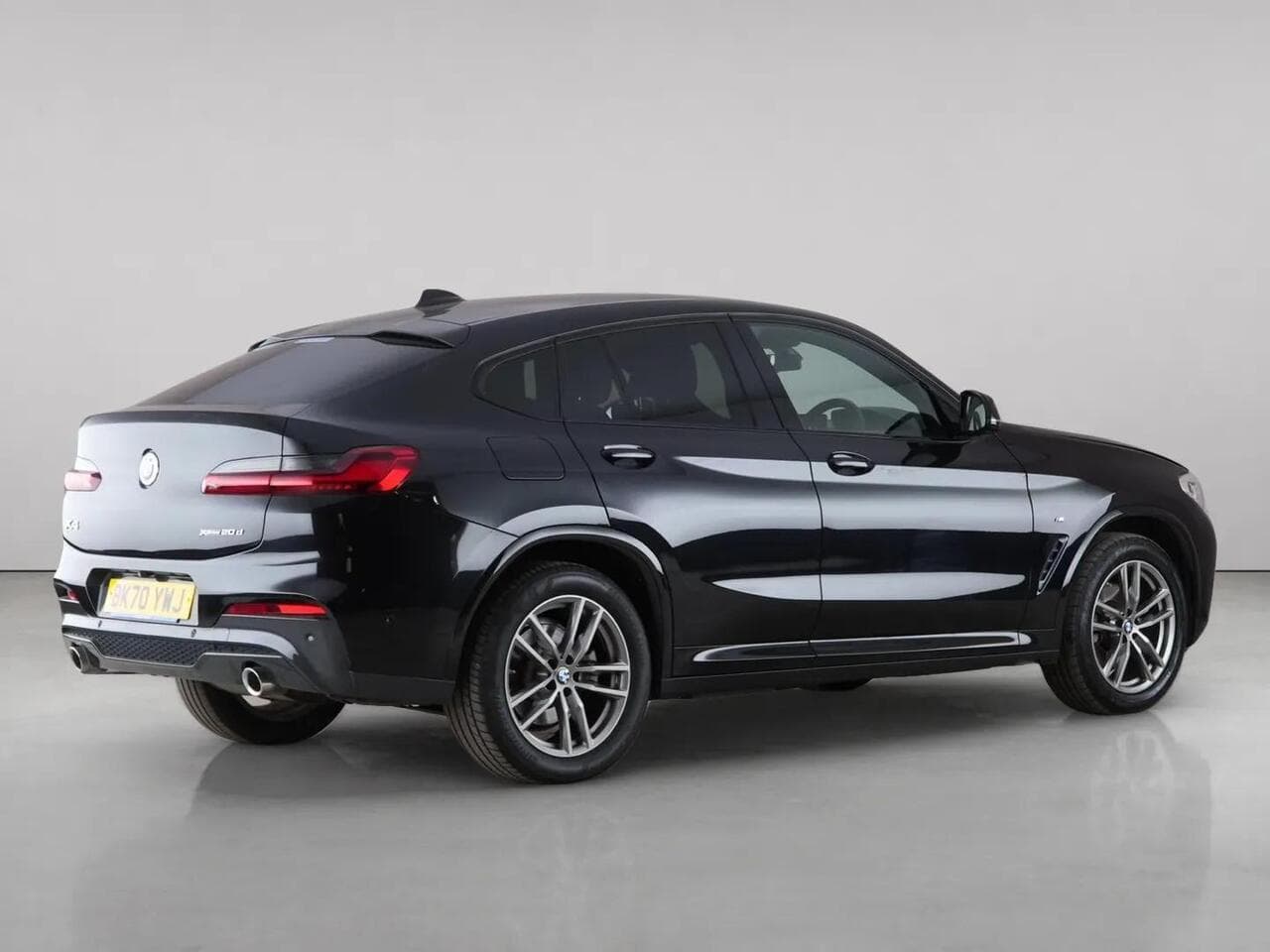 BMW X4 thumbnail Side Right
