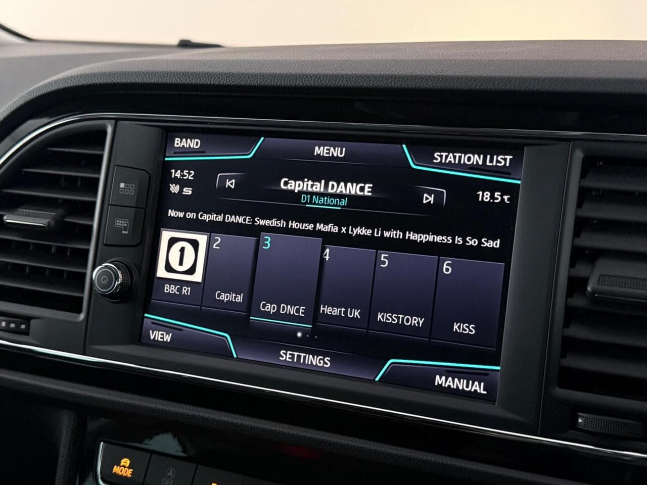 SEAT Leon thumbnail Infotainment System
