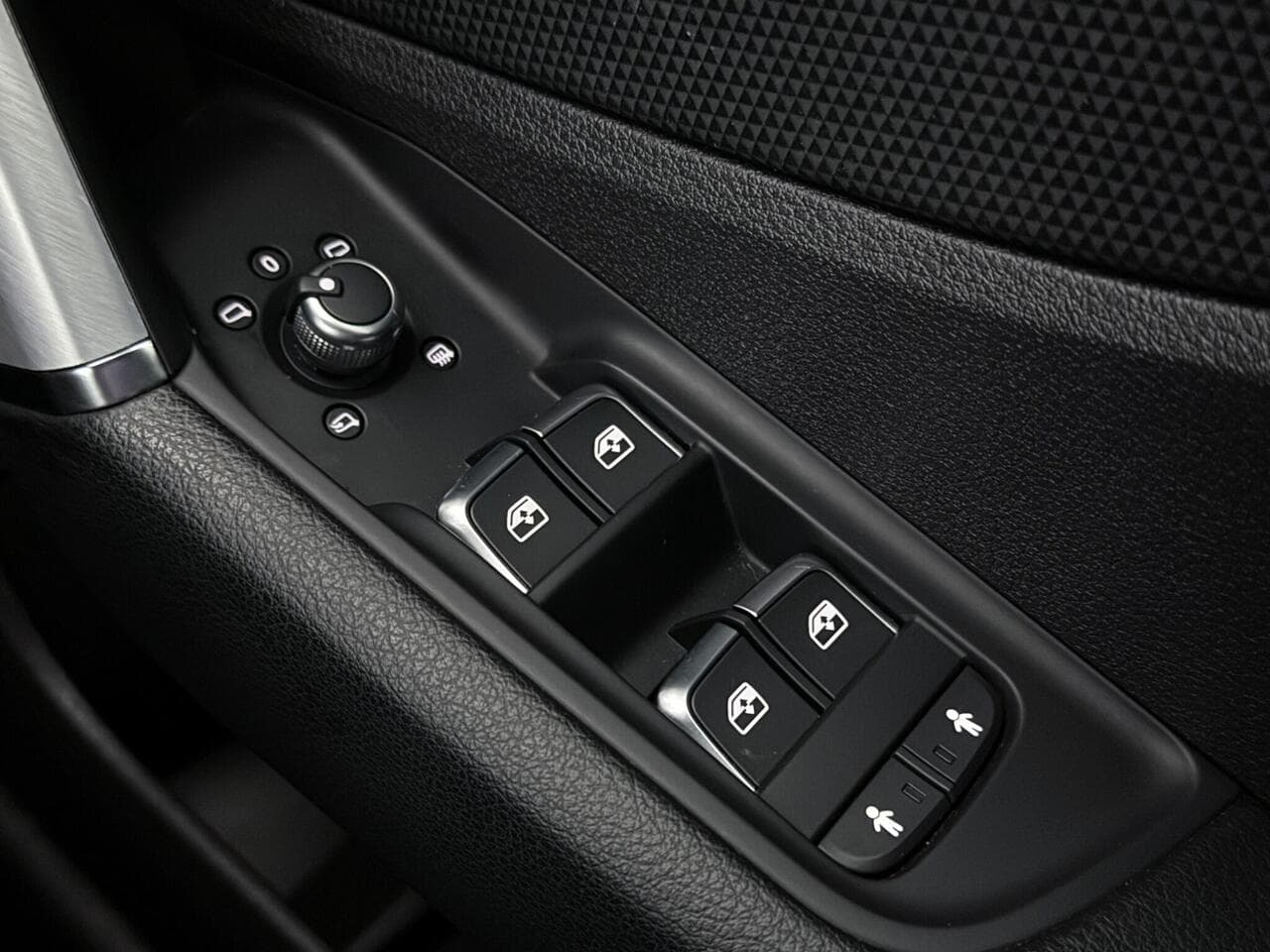 Audi Q2 thumbnail Misc Controls