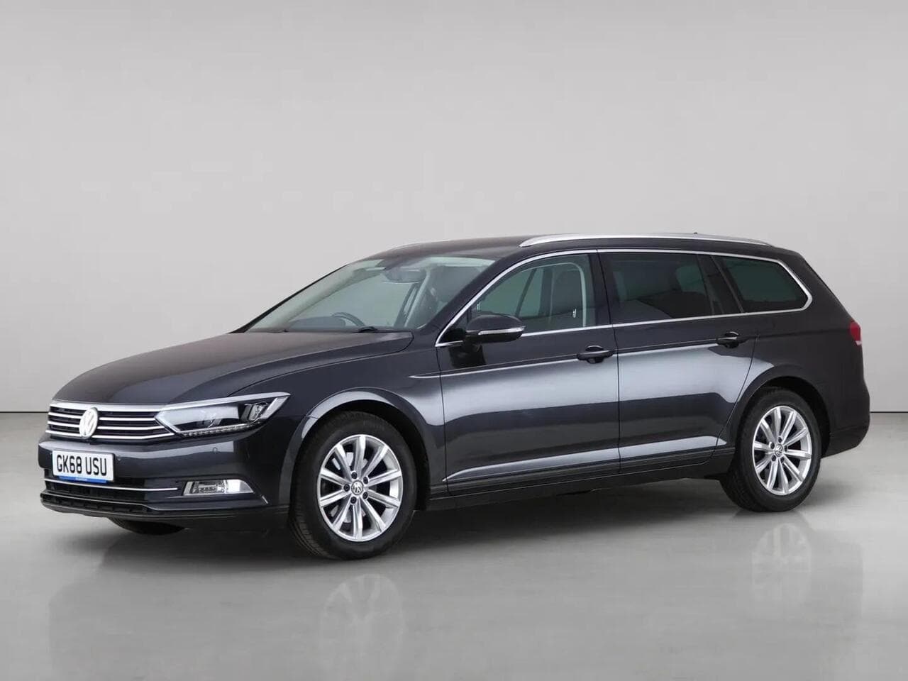 Volkswagen Passat thumbnail Front Left
