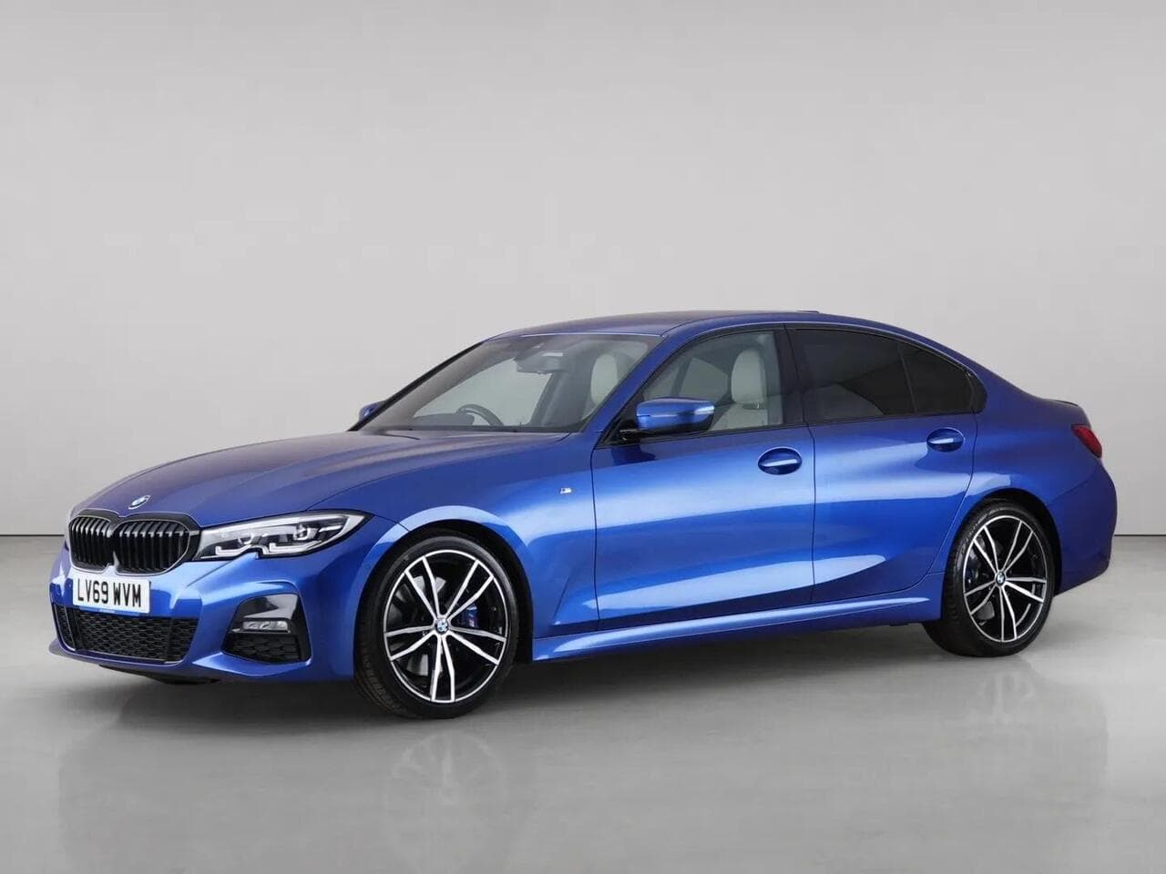 BMW 3 Series thumbnail Front Left