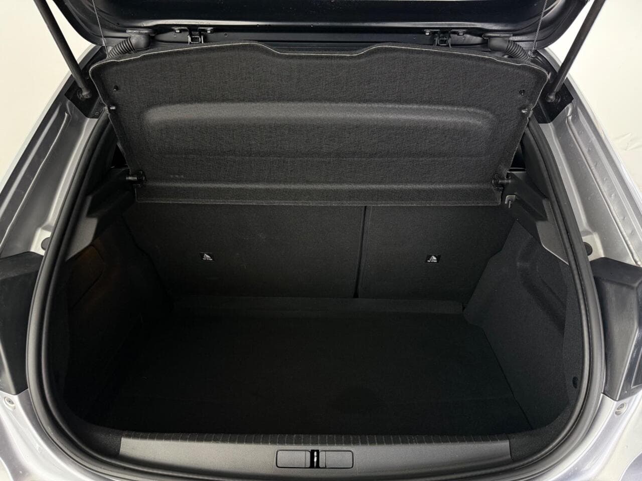 Peugeot 208 thumbnail Boot