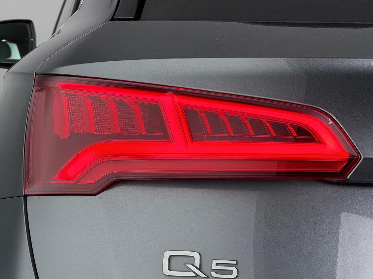 Audi Q5 thumbnail Lights Rear