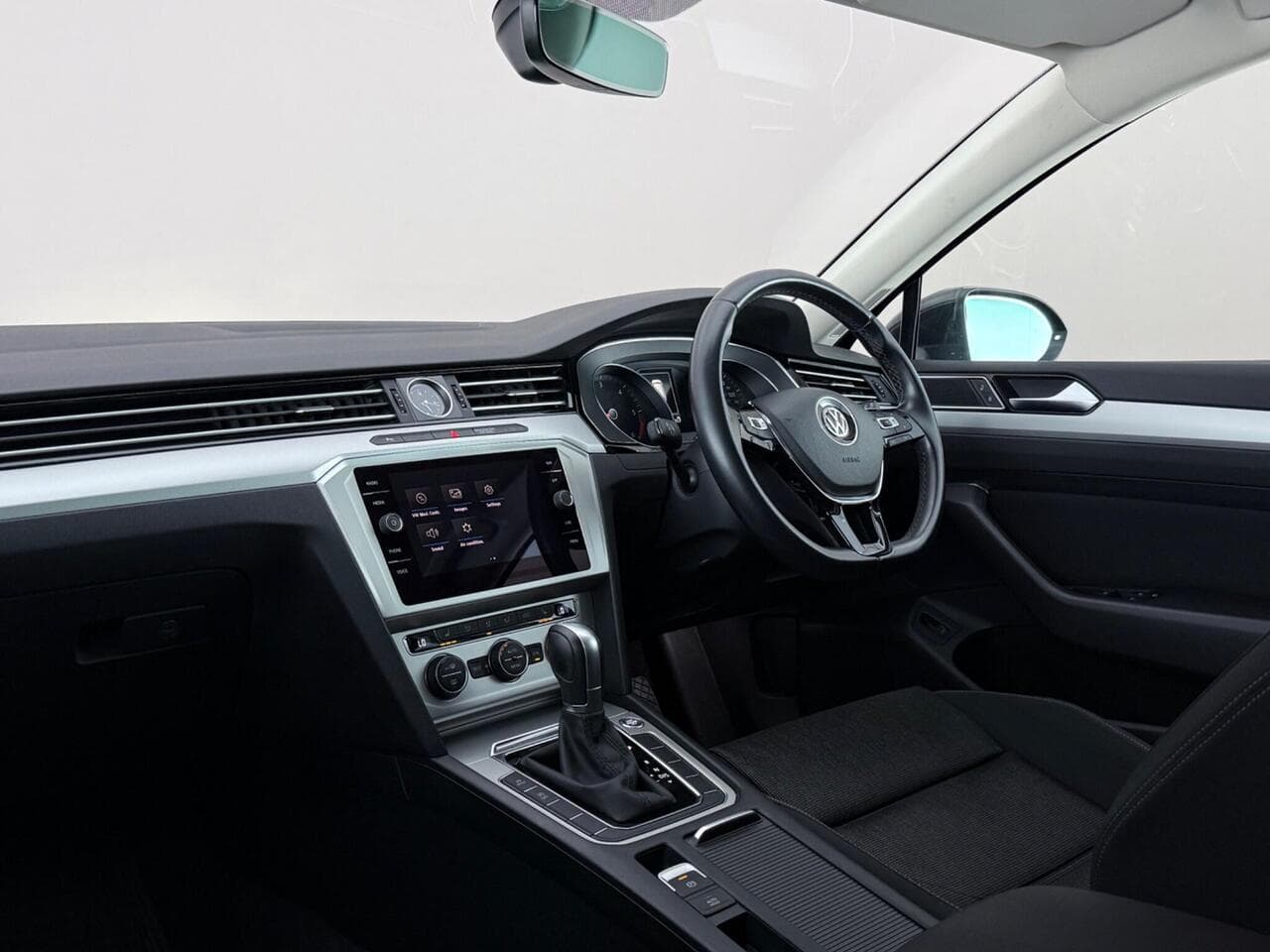 Volkswagen Passat thumbnail Interior Front