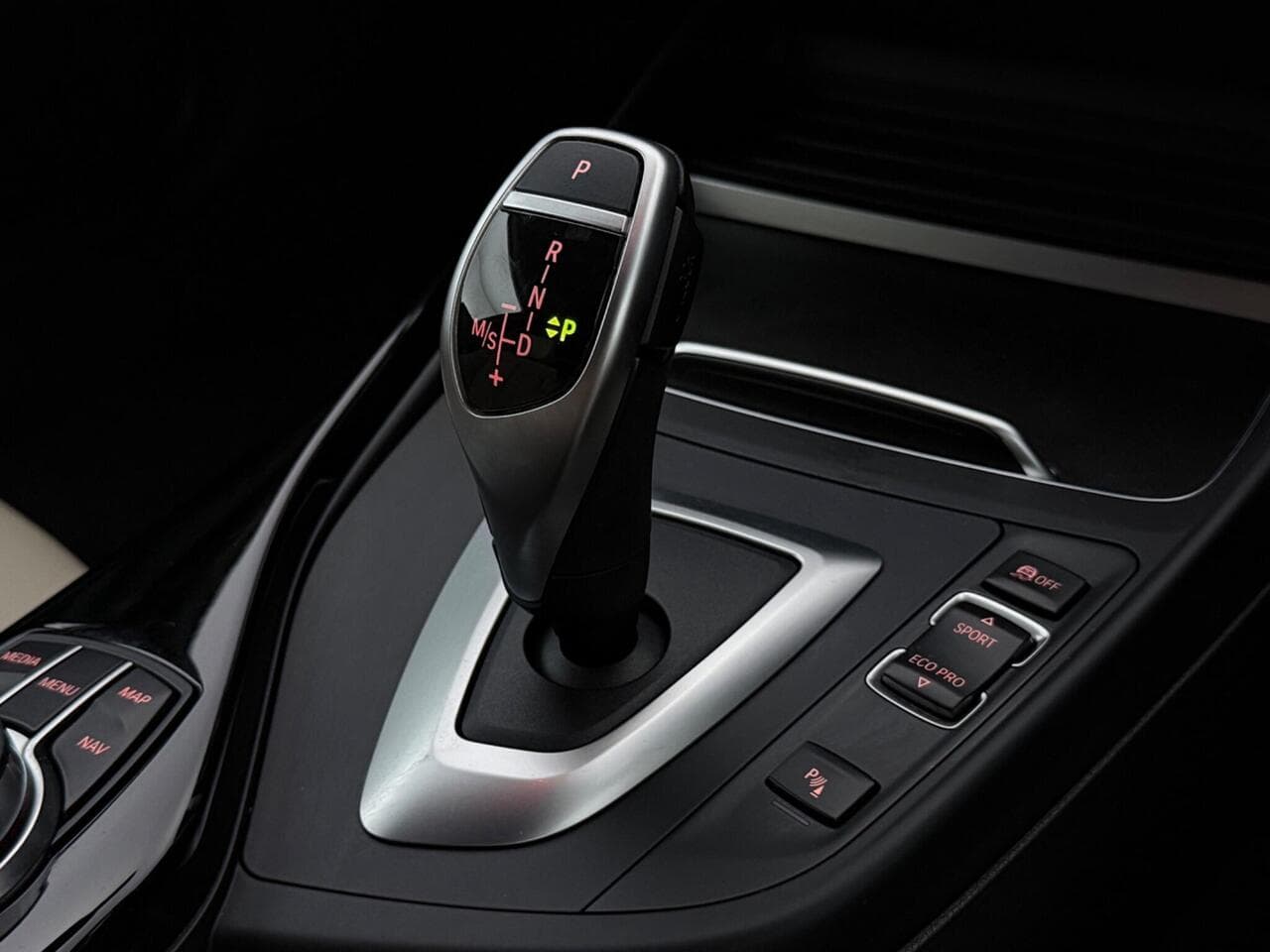 BMW 2 Series thumbnail Interior Front