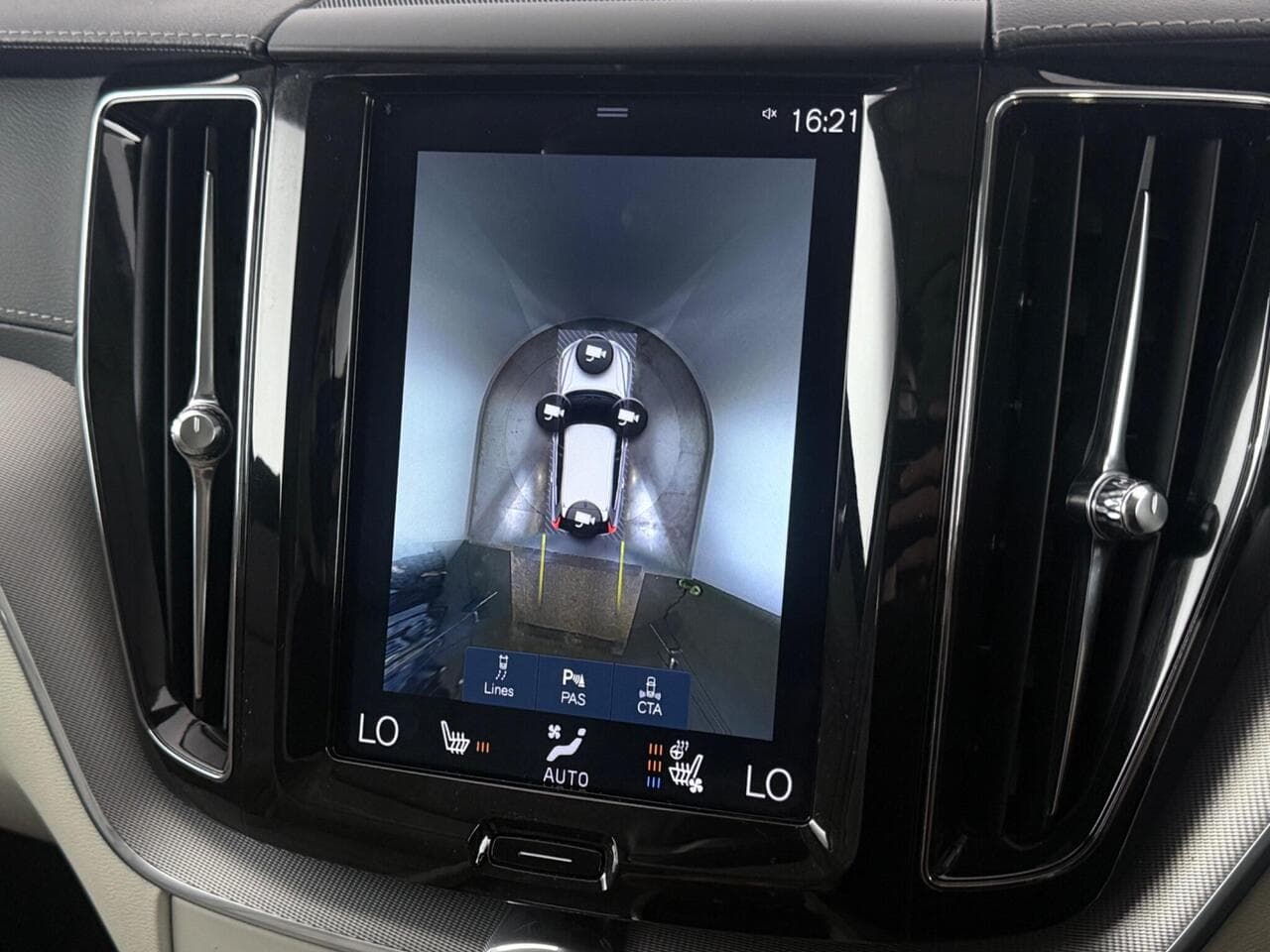 Volvo XC60 thumbnail Infotainment System
