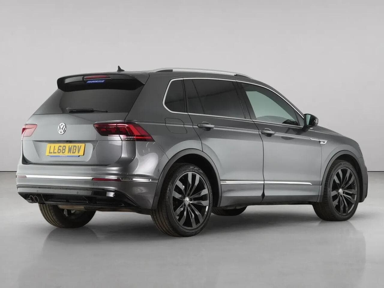 Volkswagen Tiguan thumbnail Rear Right