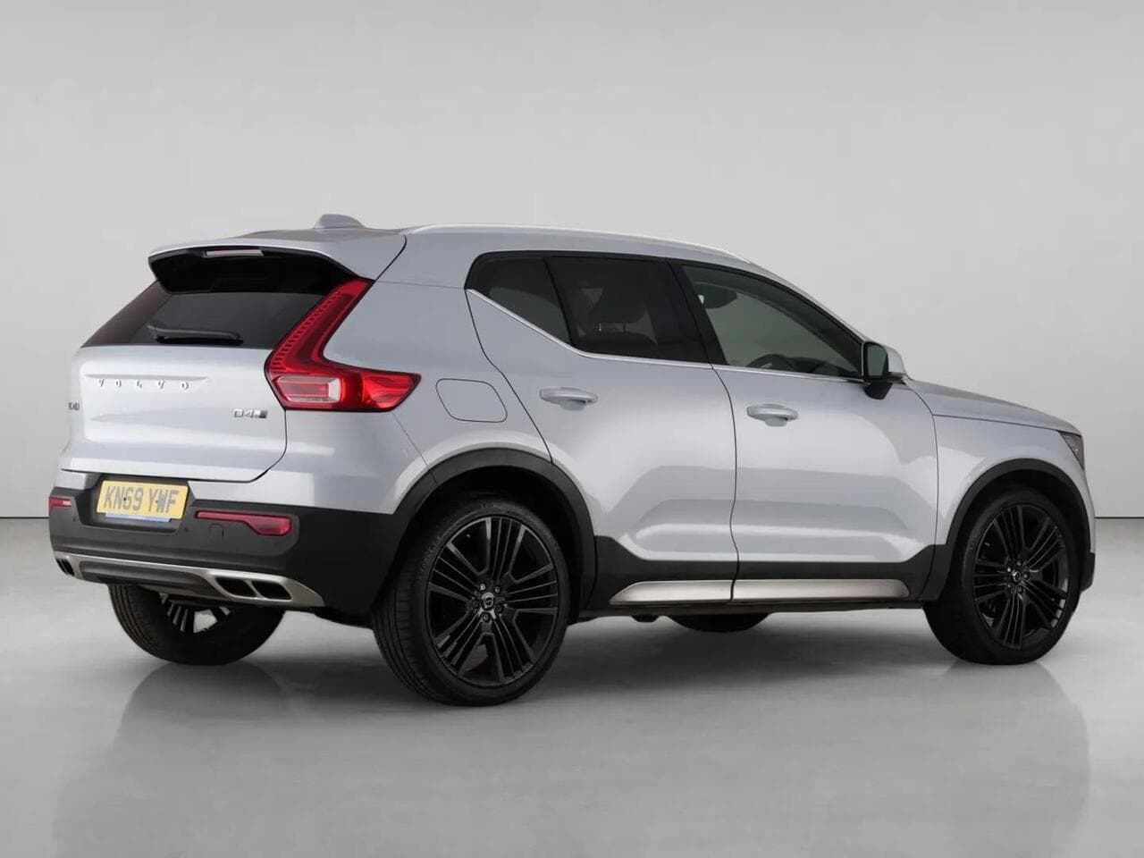 Volvo XC40 thumbnail Rear Right