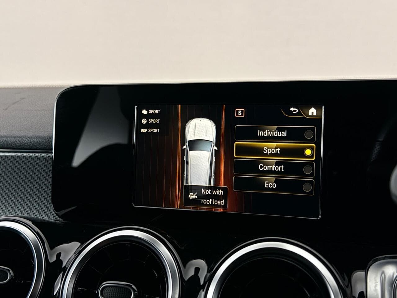 Mercedes-Benz GLB thumbnail Infotainment System
