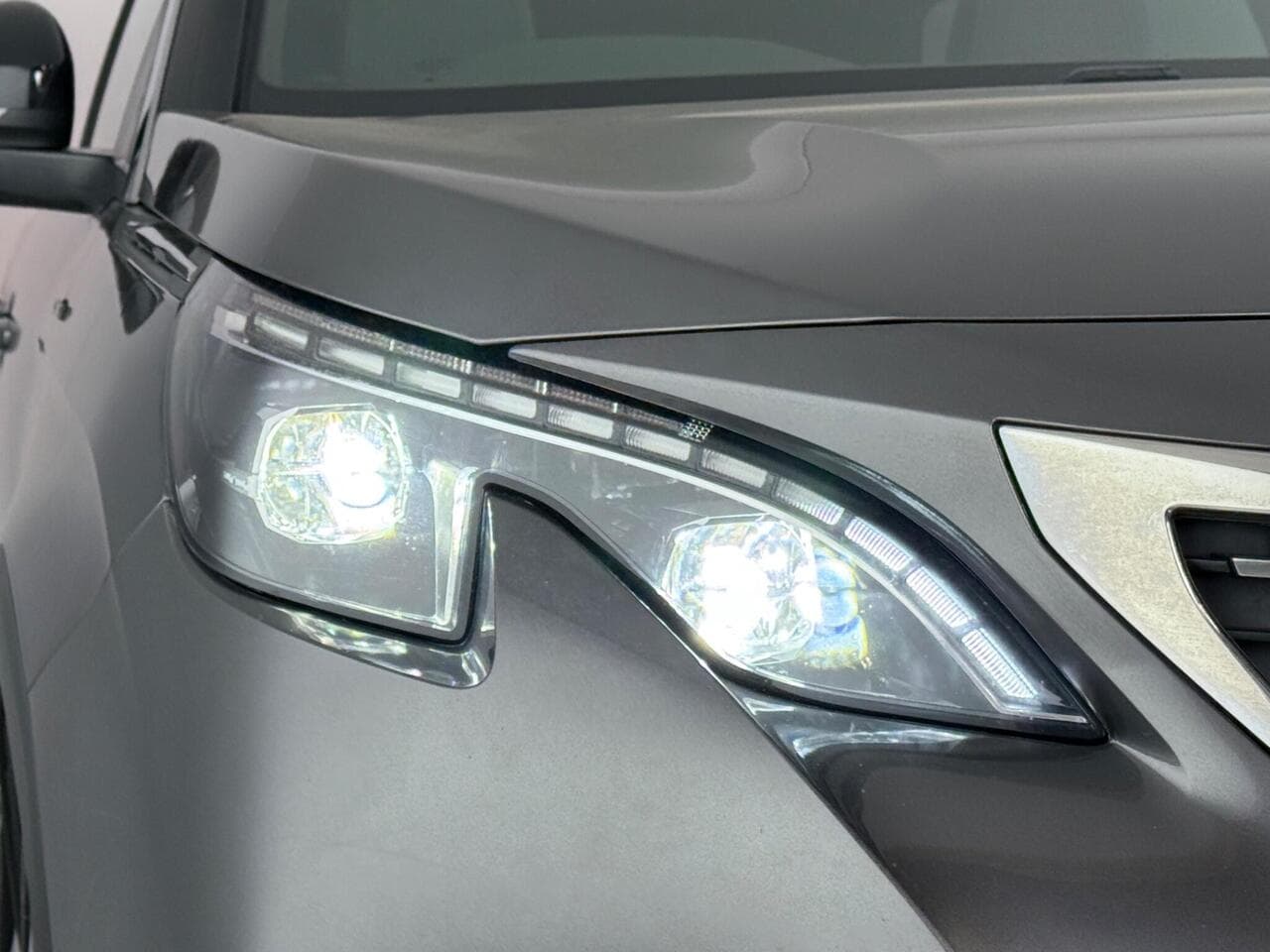 Peugeot 5008 thumbnail Lights Front