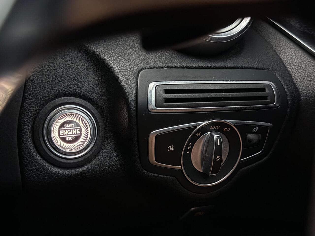 Mercedes-Benz C Class thumbnail Misc Controls