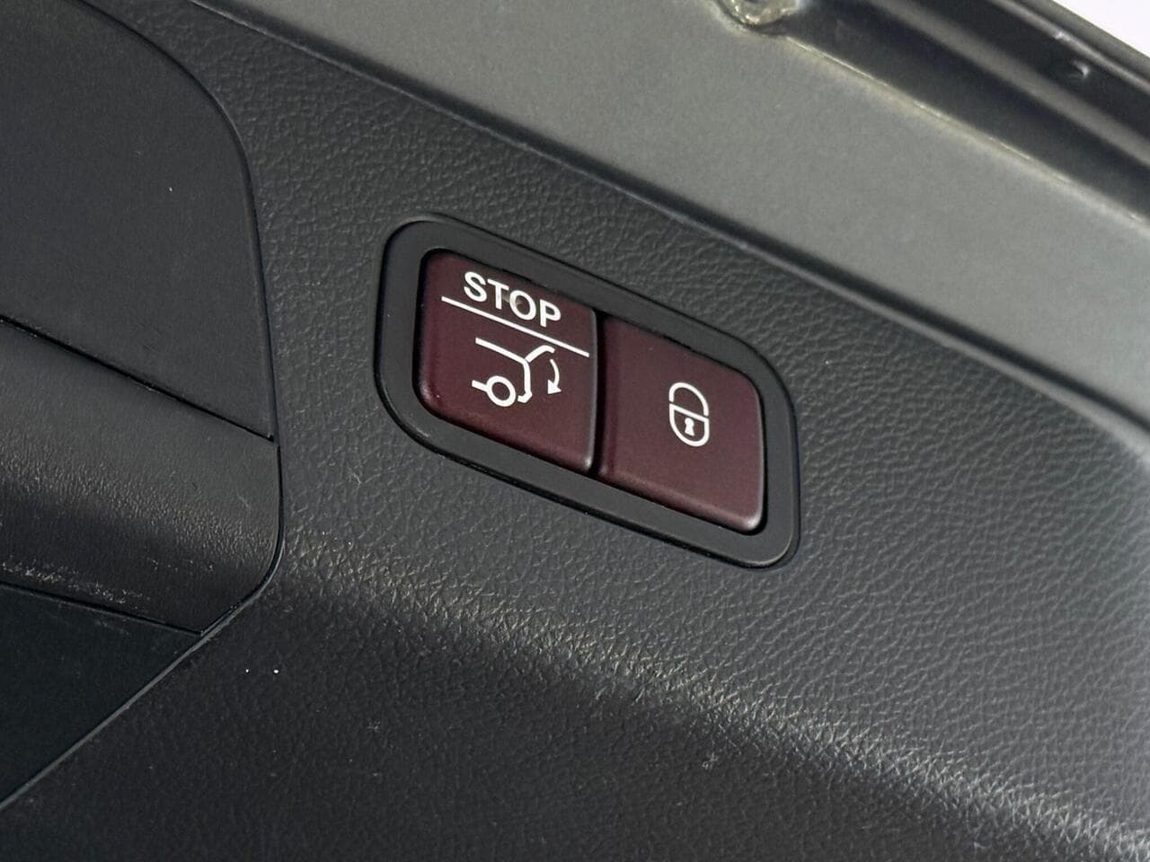 Mercedes-Benz GLC thumbnail Misc Controls