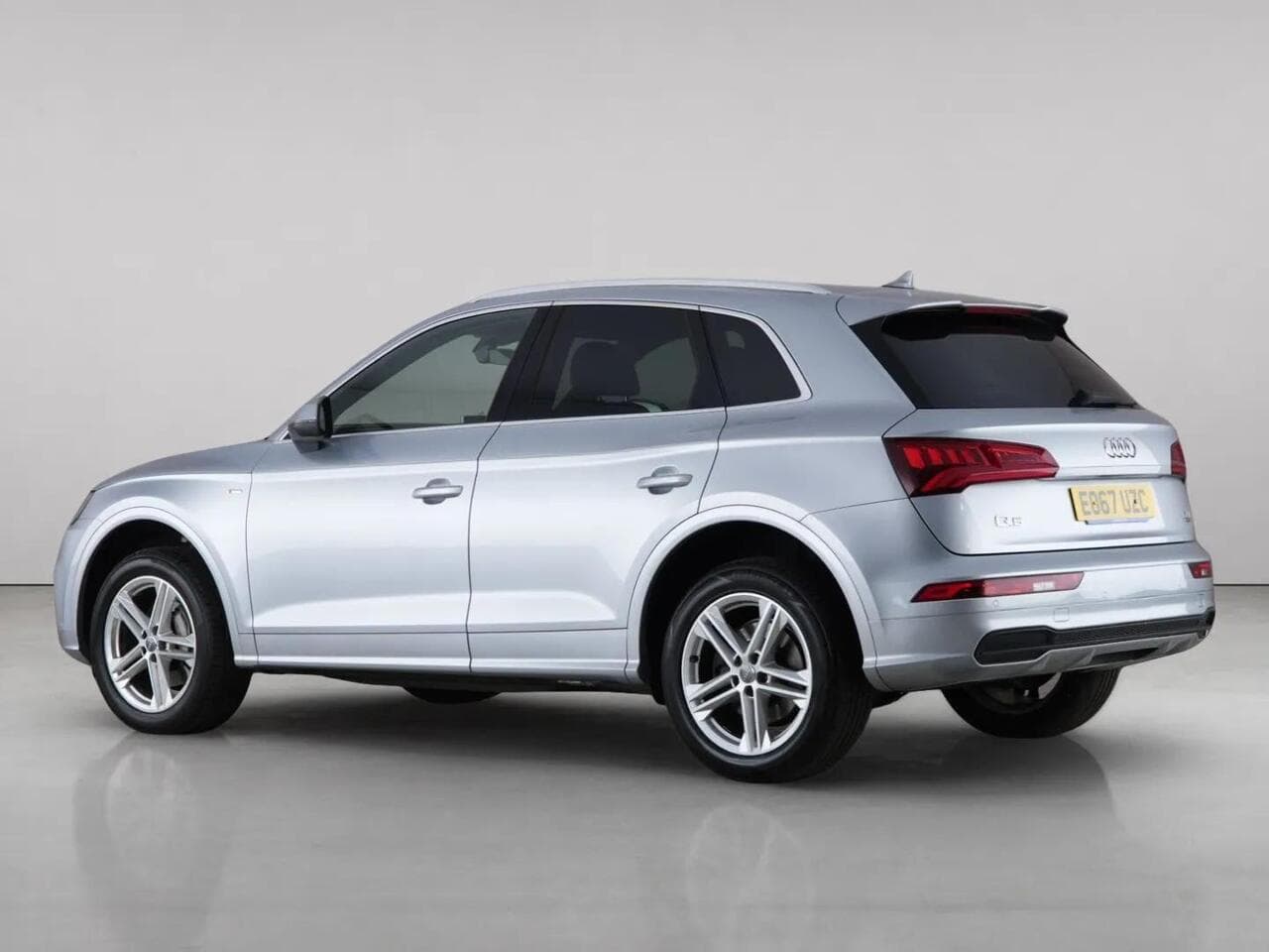 Audi Q5 thumbnail Side Left