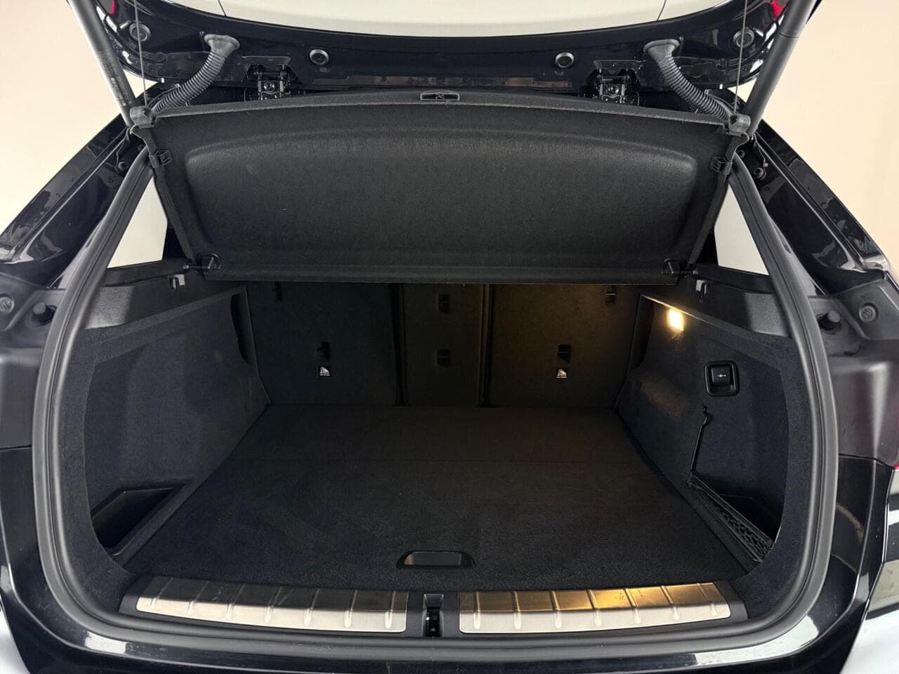 BMW X1 thumbnail Boot