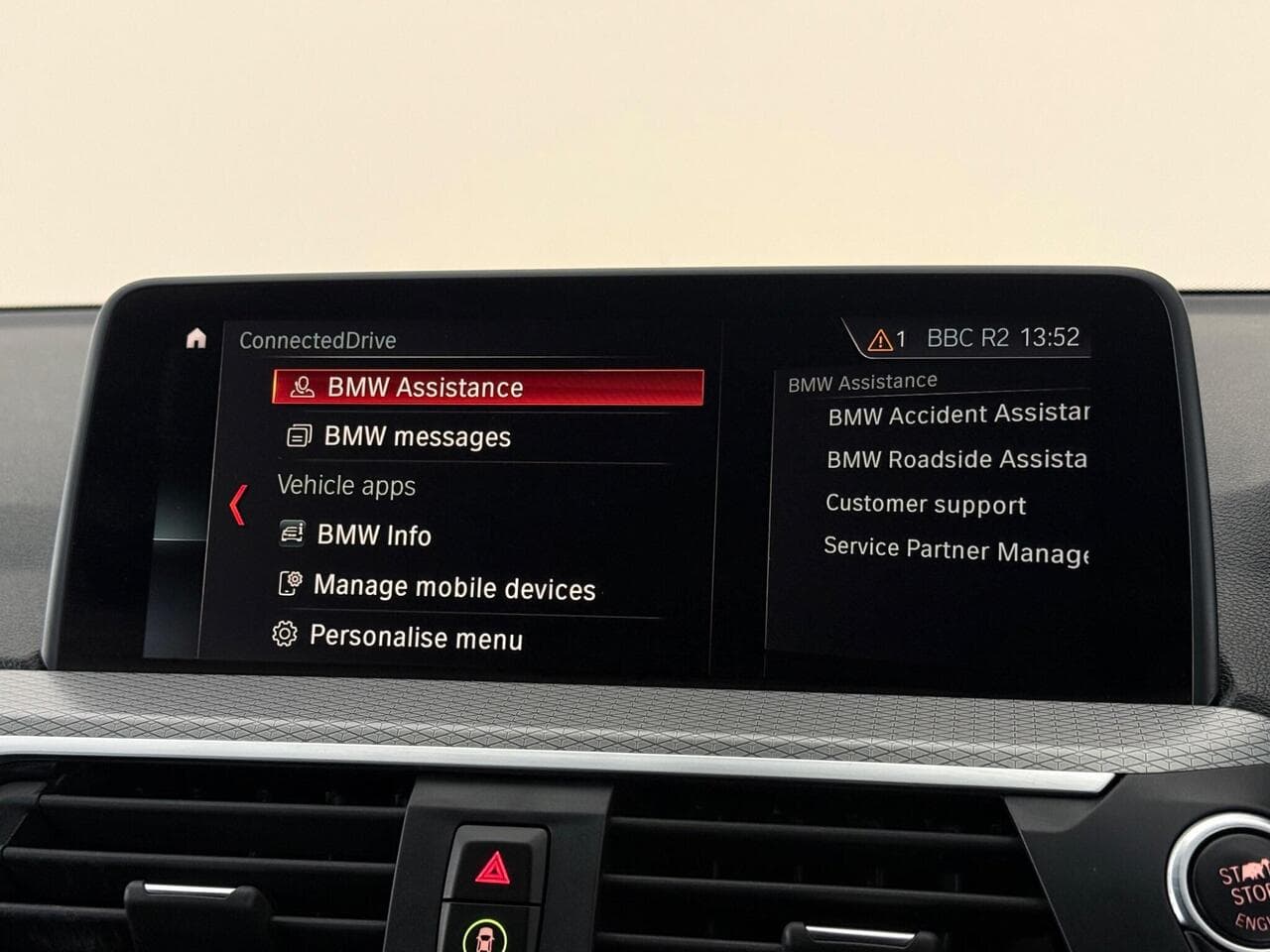 BMW X3 thumbnail Infotainment System