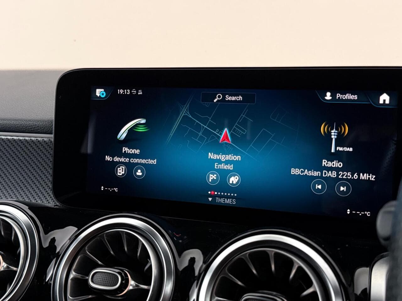 Mercedes-Benz GLB thumbnail Infotainment System
