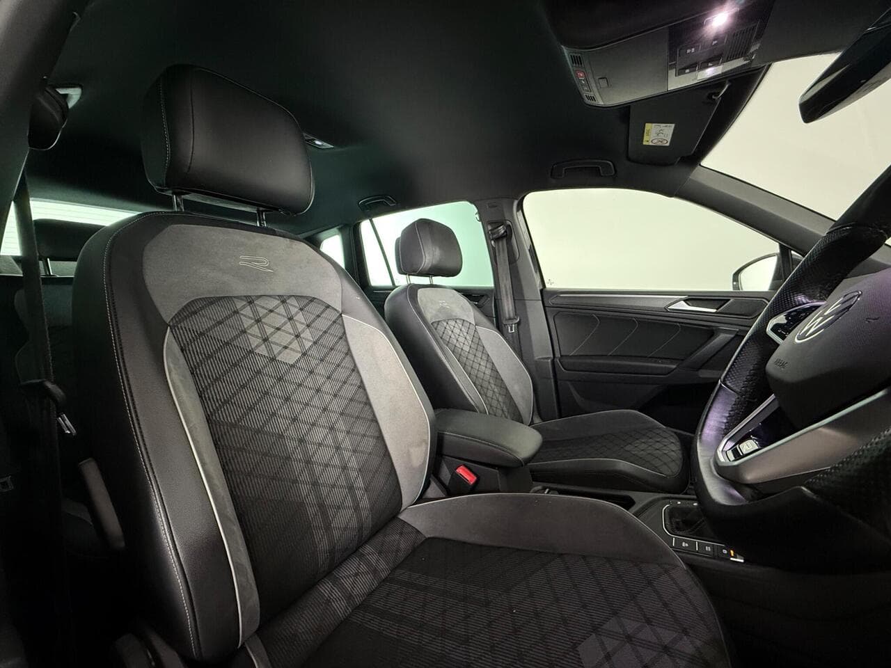 Volkswagen Tiguan thumbnail Seat Driver