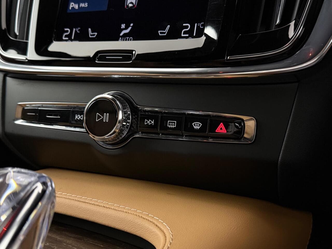 Volvo V90 thumbnail Misc Controls