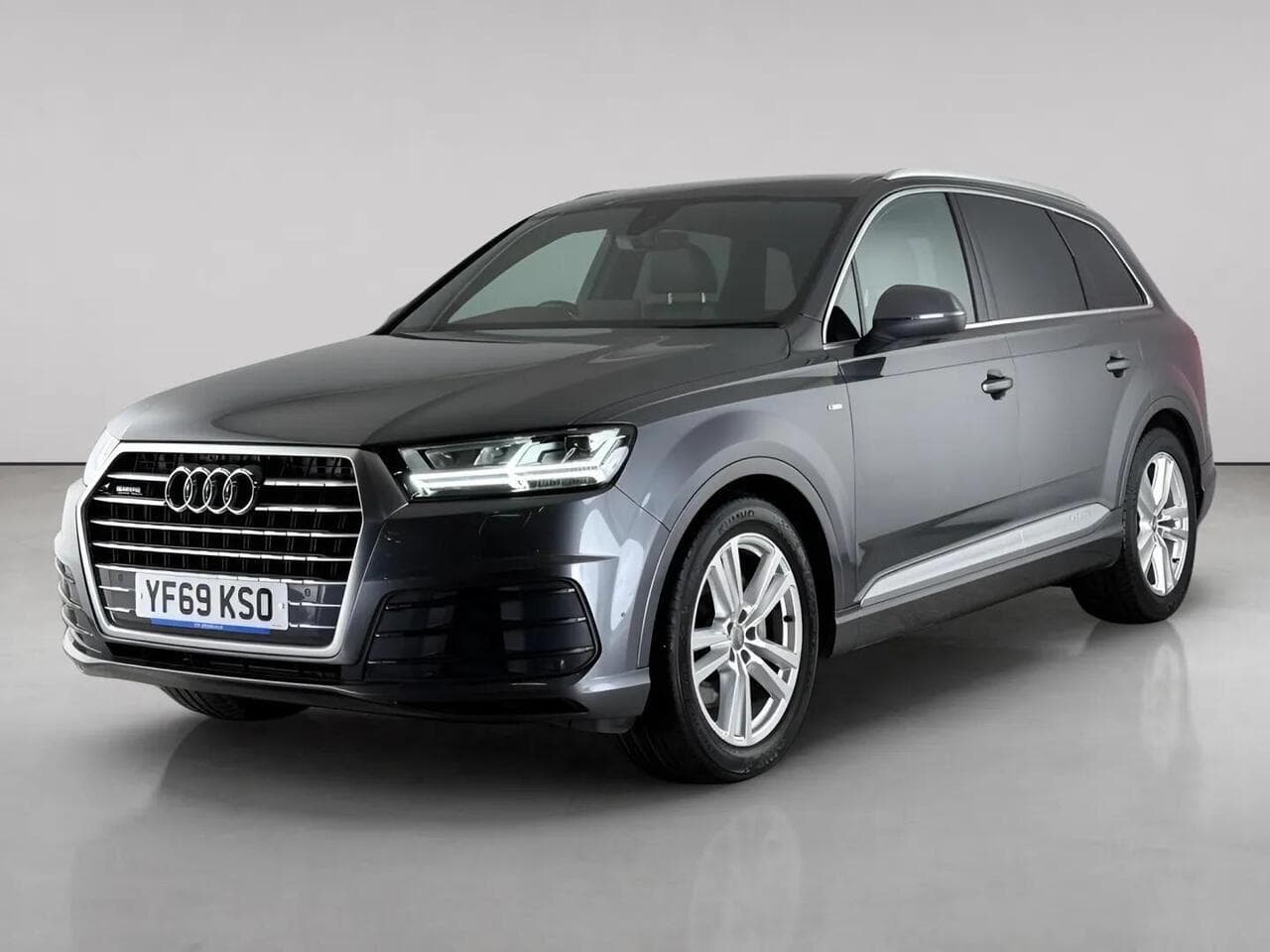 Audi Q7 thumbnail Front Left