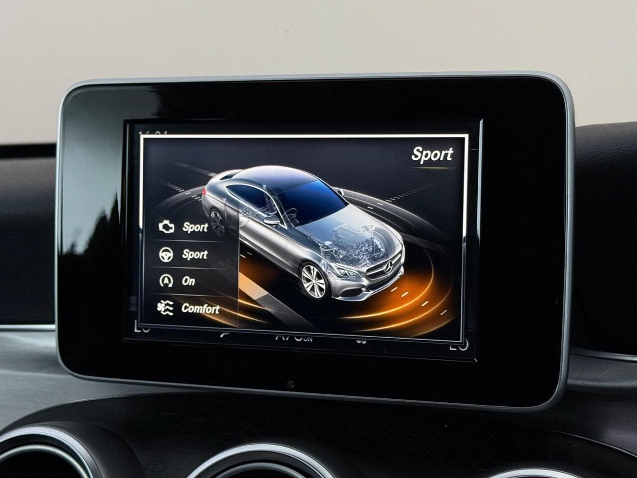 Mercedes-Benz C Class thumbnail Infotainment System
