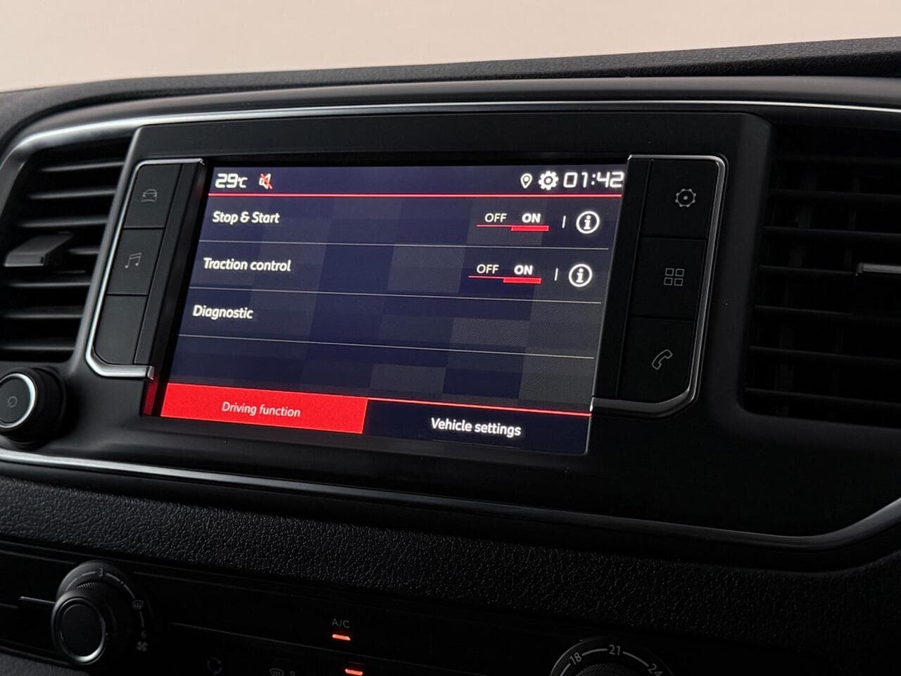 Citroen Dispatch thumbnail Infotainment System