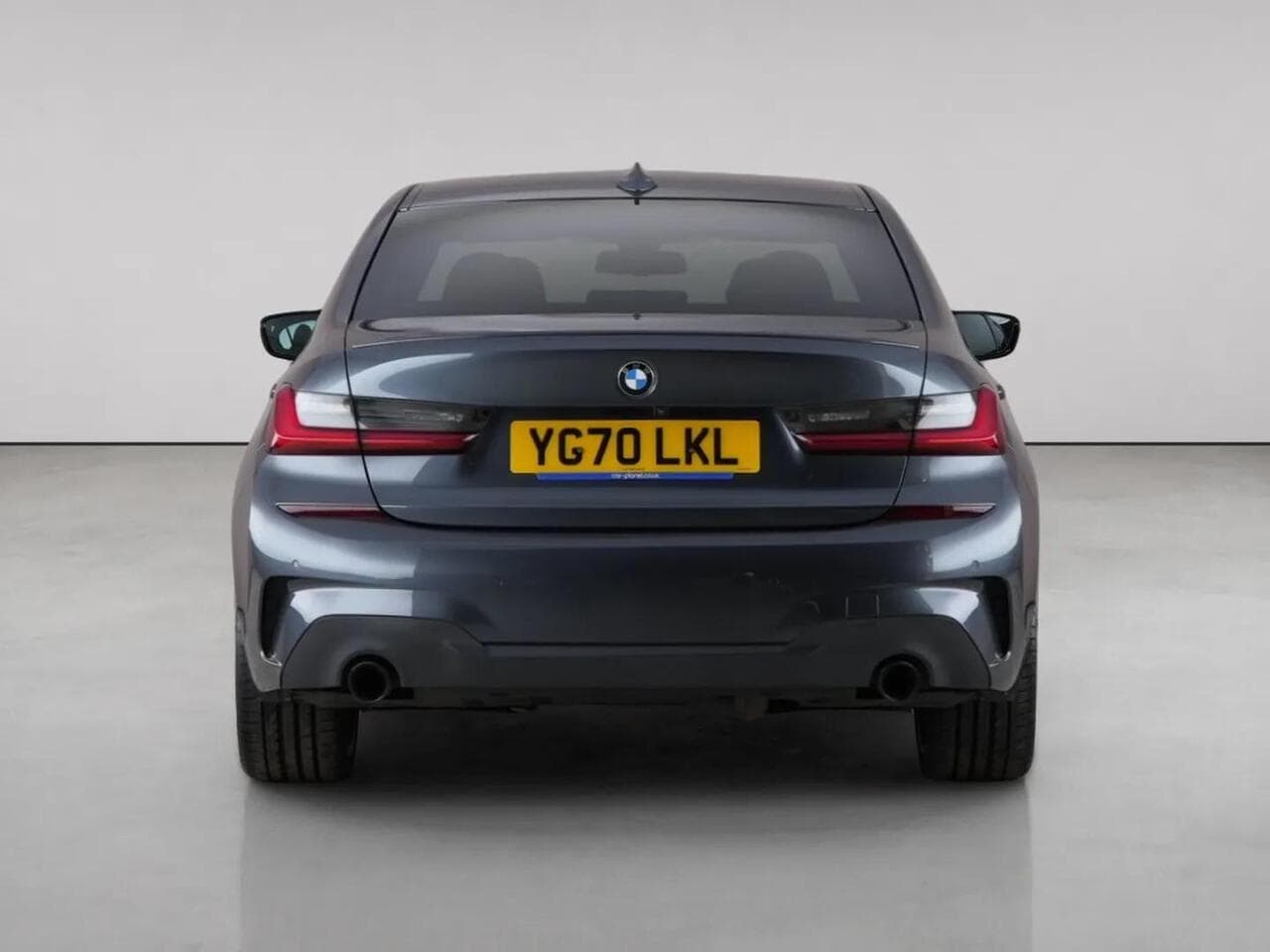 BMW 3 Series thumbnail Rear