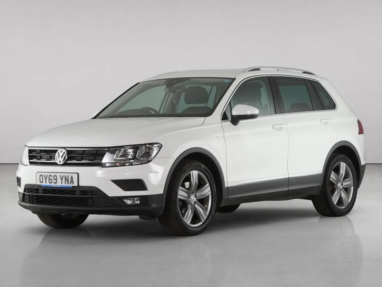 Volkswagen Tiguan thumbnail Front Left