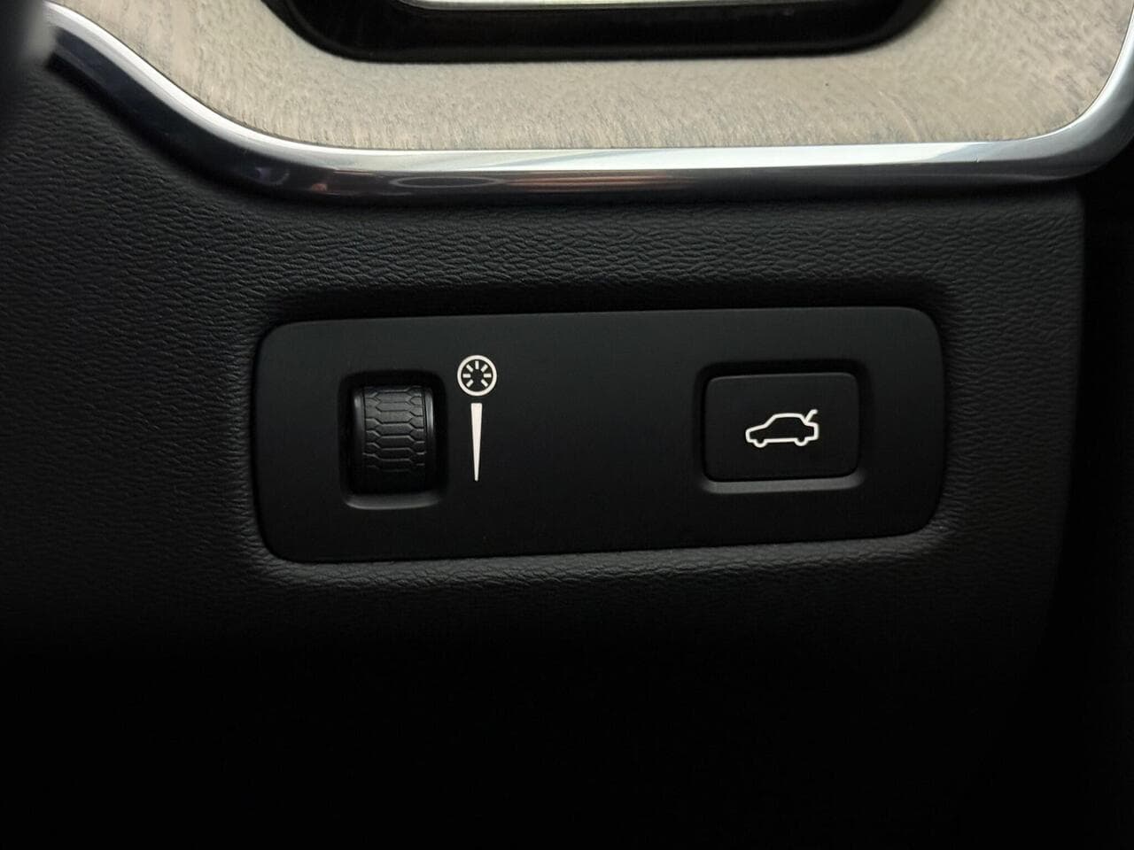 Volvo XC60 thumbnail Misc Controls