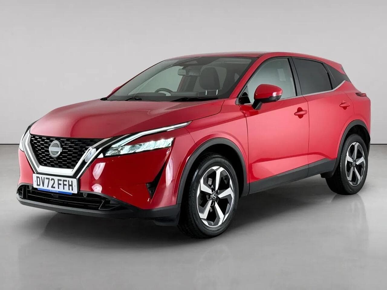 Nissan Qashqai thumbnail Front Left