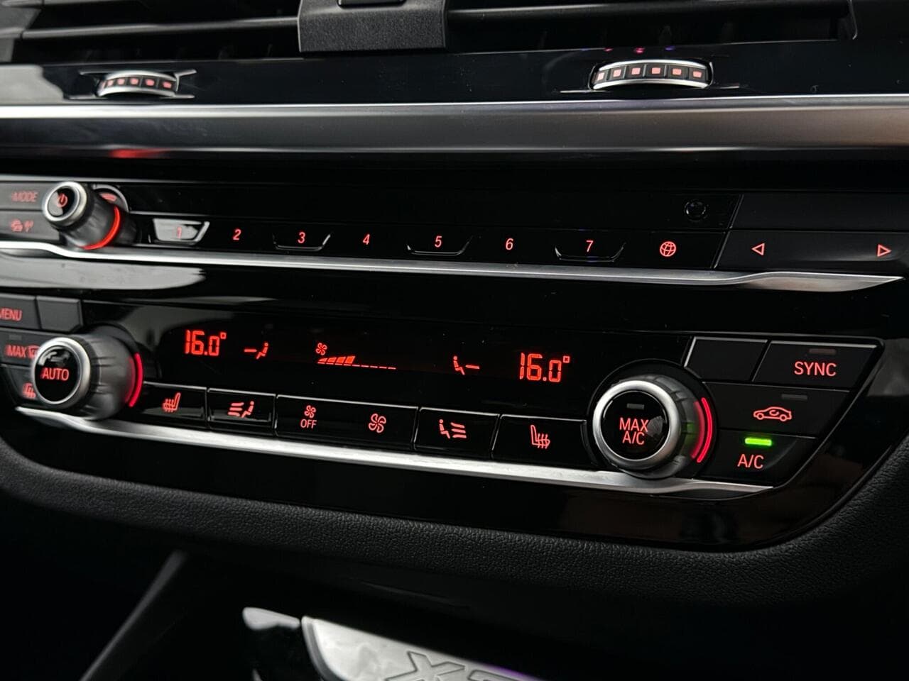 BMW X3 thumbnail Interior Front