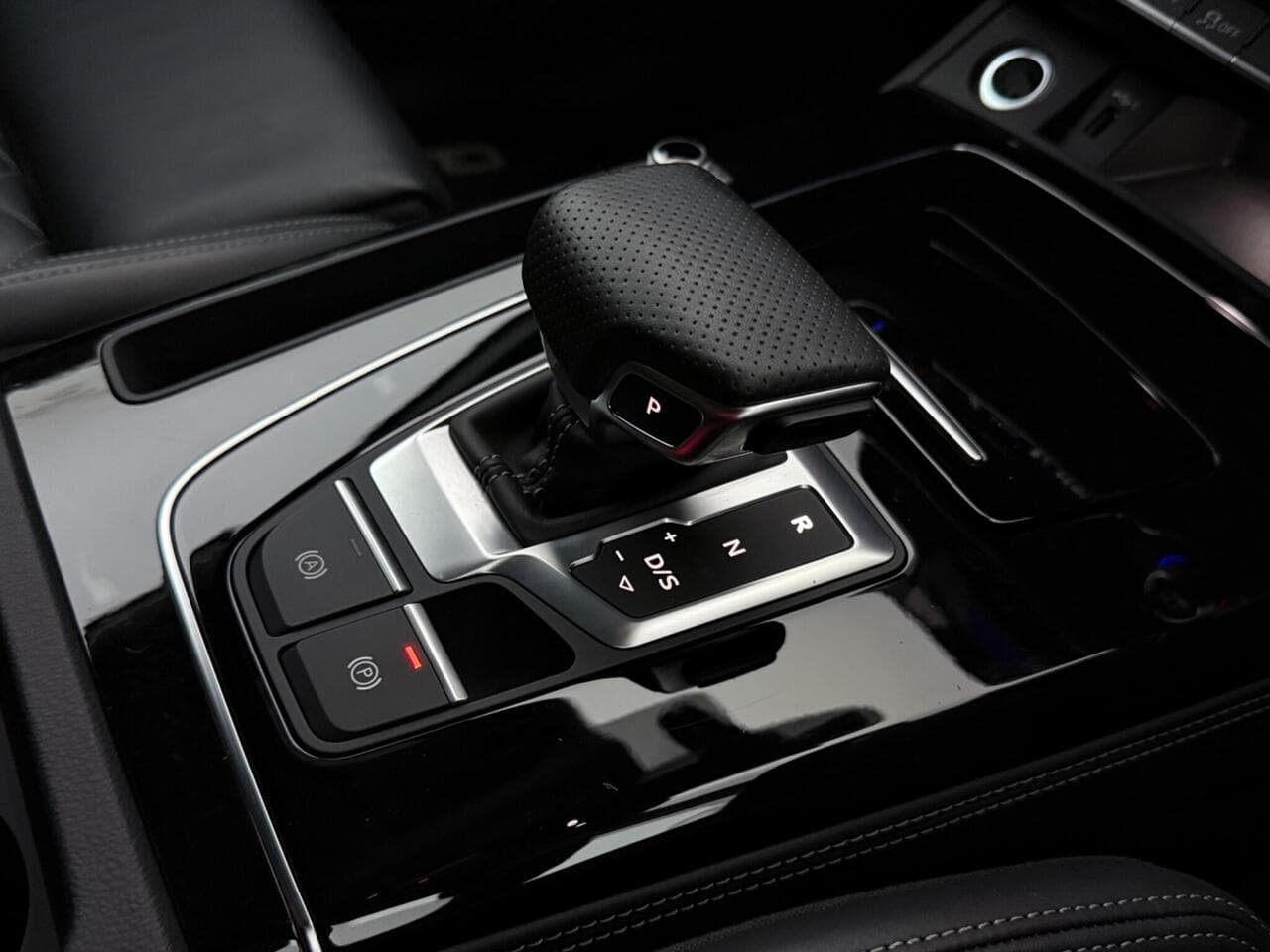 Audi Q5 thumbnail Misc Controls