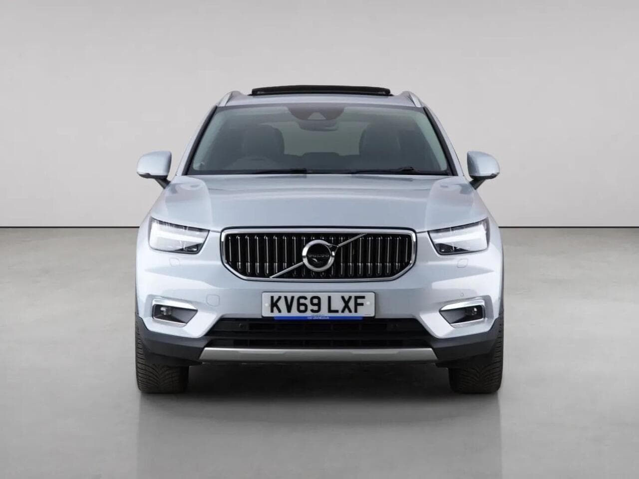 Volvo XC40 thumbnail Front