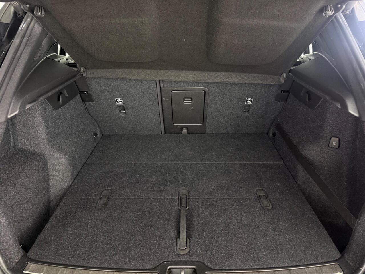 Volvo XC40 thumbnail Boot